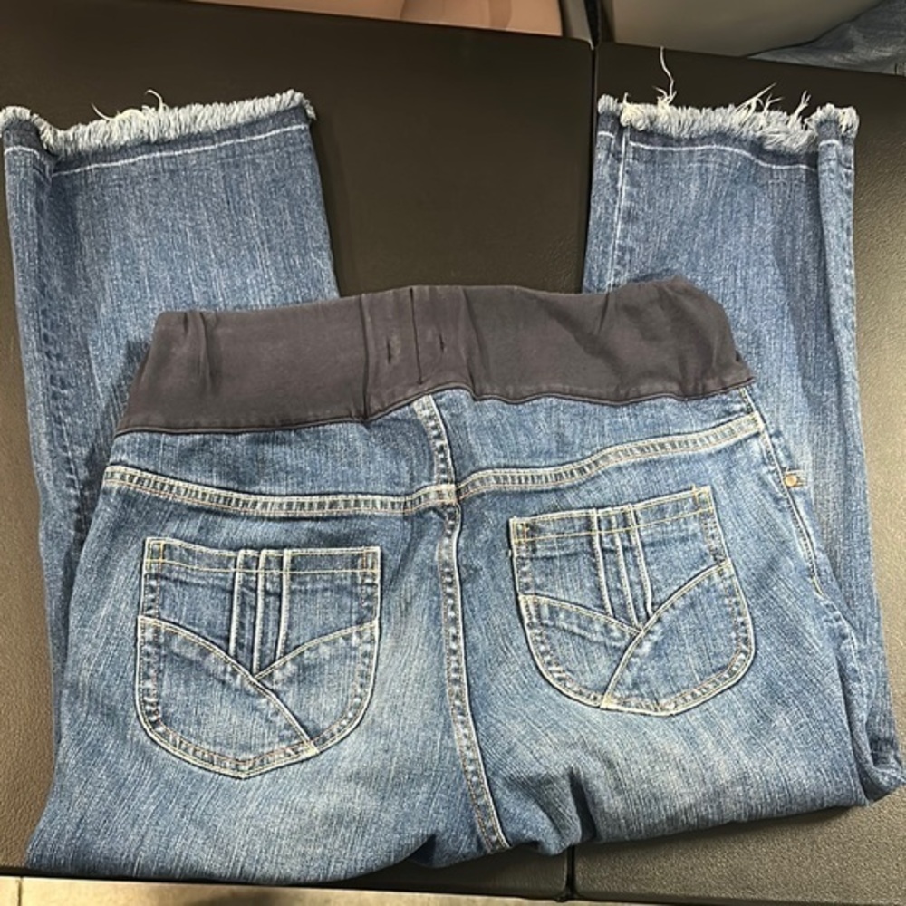 467.  GAP maternity pull on Blue Cropped Jeans with frayed hem size 12